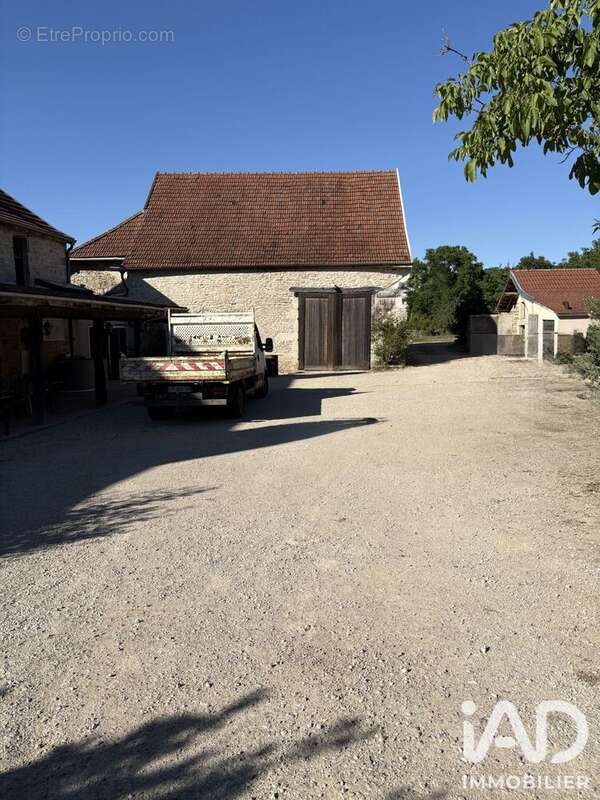 Maison 181 m² à Praslay  - photo 2