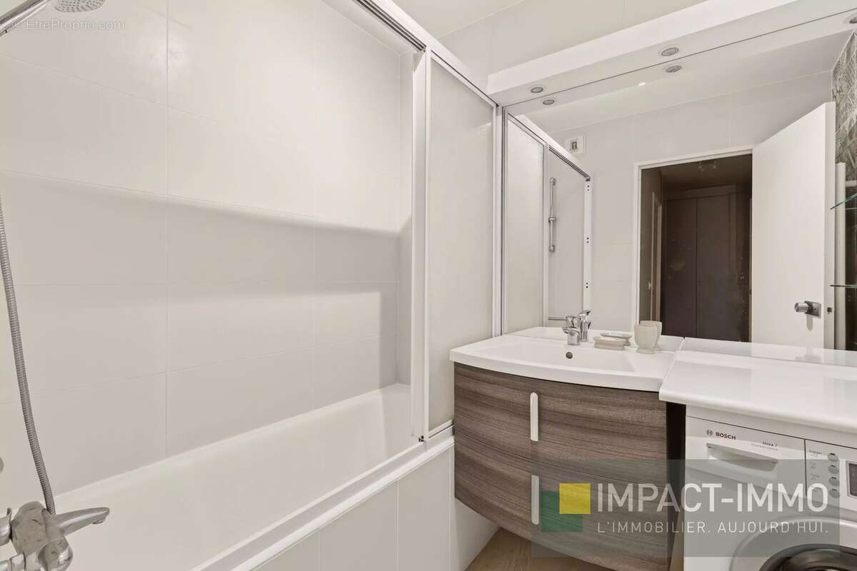 Appartement à COURBEVOIE