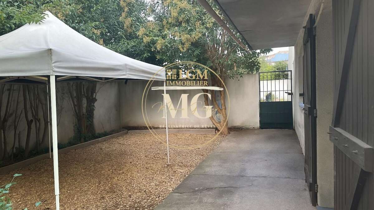 Appartement à MAUGUIO