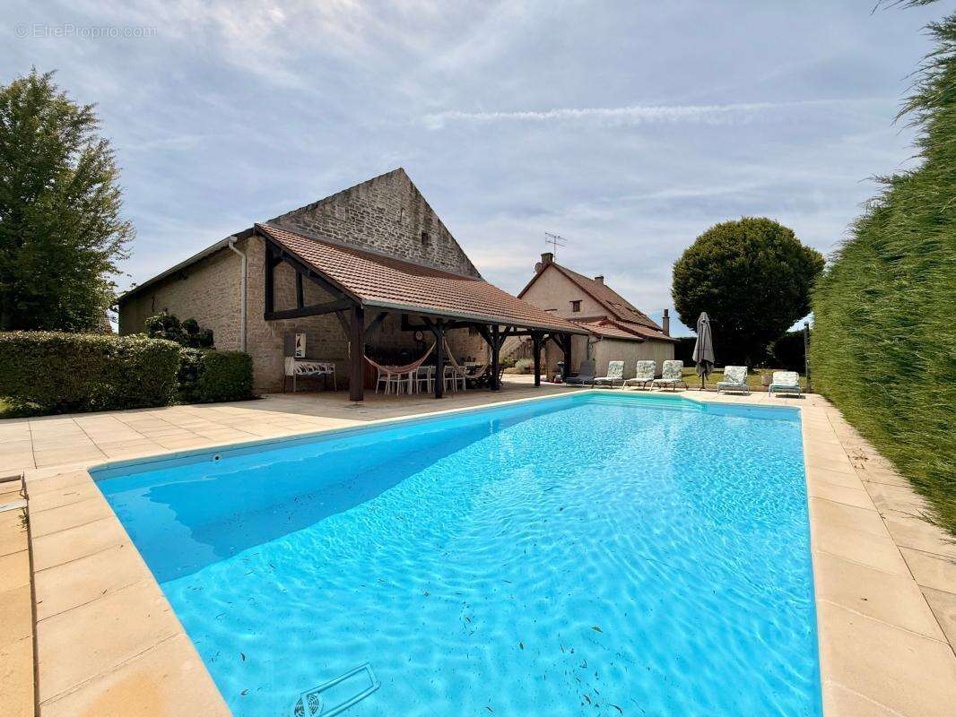 Maison à ECHENON