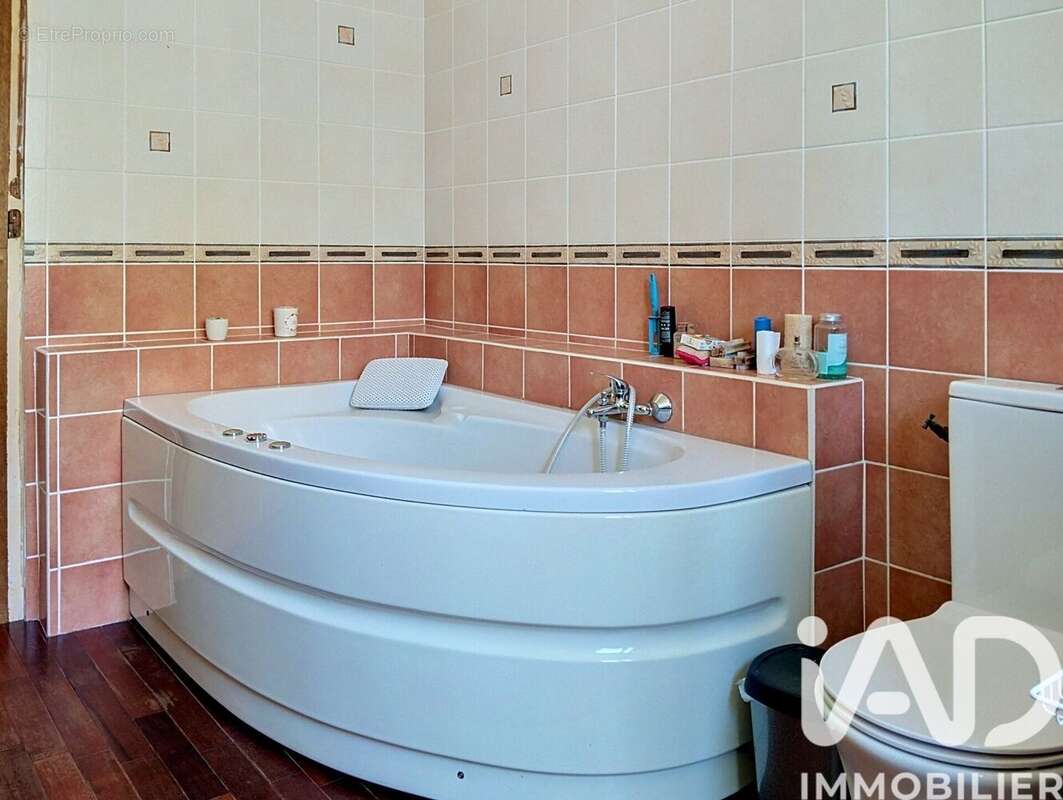 Maison 142 m² à Bourg-Et-Comin  - photo 6