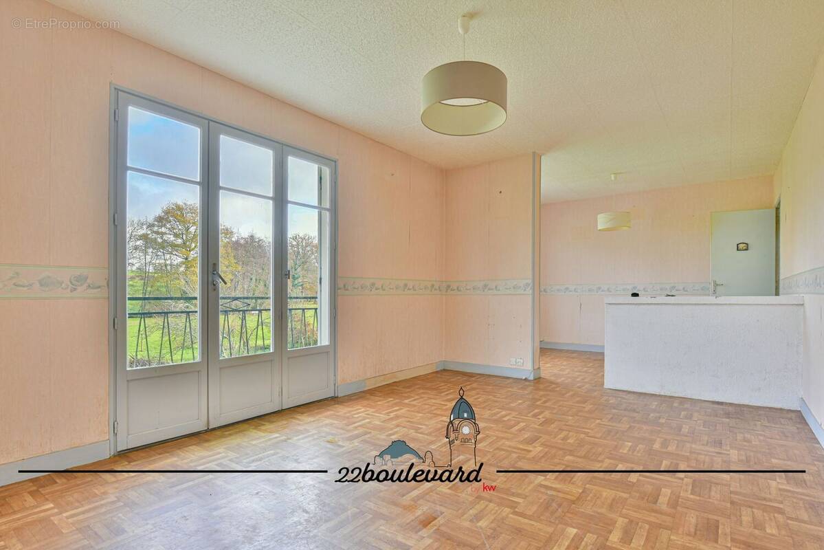 Maison à SAINT-JUNIEN-LES-COMBES