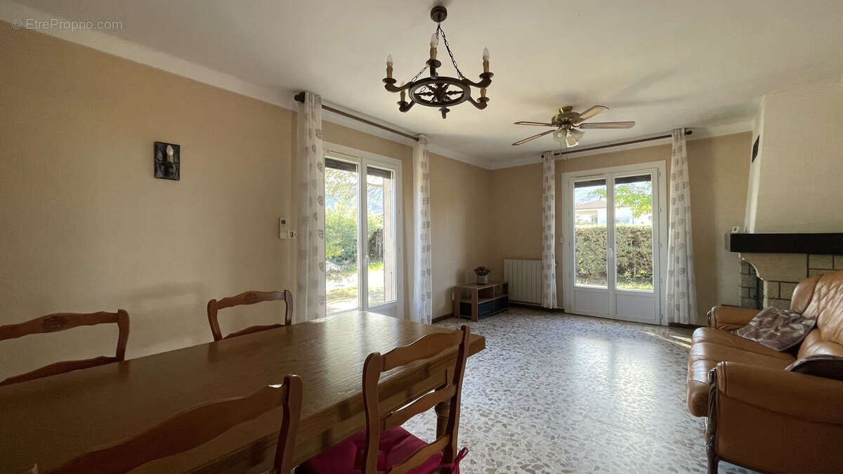 Maison à VILLELONGUE-DELS-MONTS