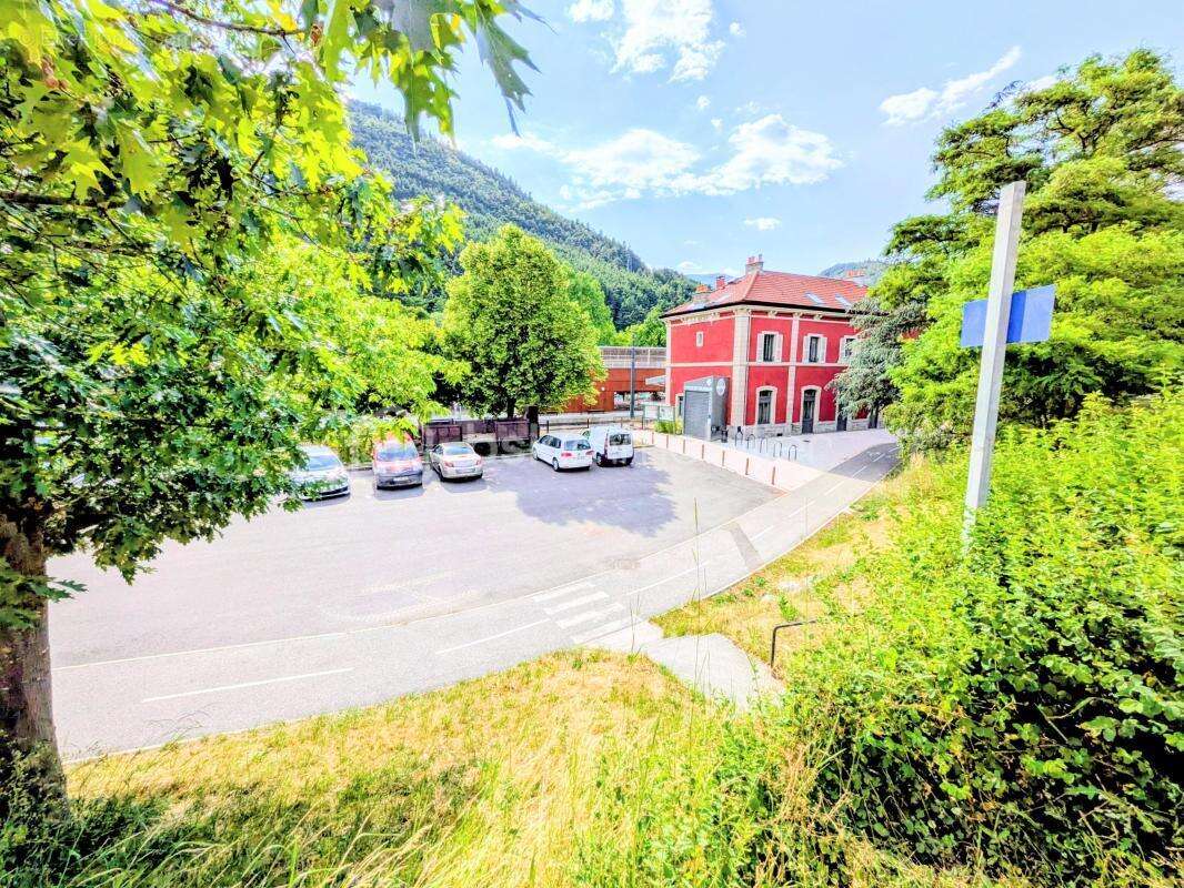 Local commercial 51 m² TOUS COMMERCES – Entrée de ville – Parking gratuit – Fort passage - photo 2