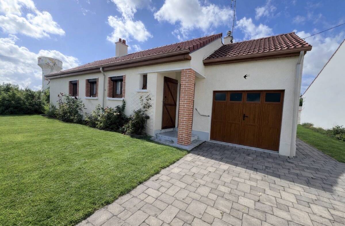 Maison à SAINT-JEAN-DE-BRAYE