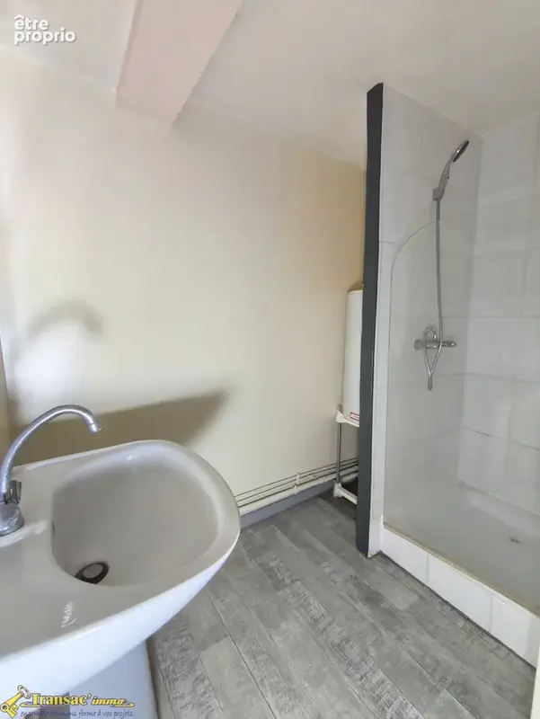 Centre-ville de Thiers, idéal pour investisseurs ! Immeuble avec 4 appartements. - photo 6