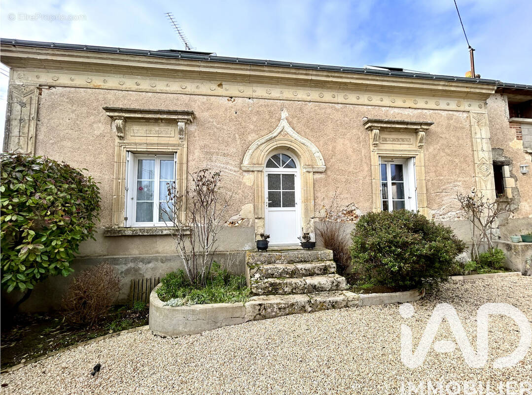 Photo 1 - Maison à NEUILLE-LE-LIERRE