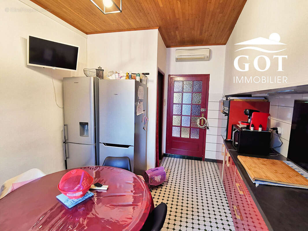 Maison à SAINT-LAURENT-DE-LA-SALANQUE