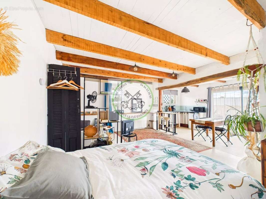 Maison à ROQUEBRUNE-SUR-ARGENS