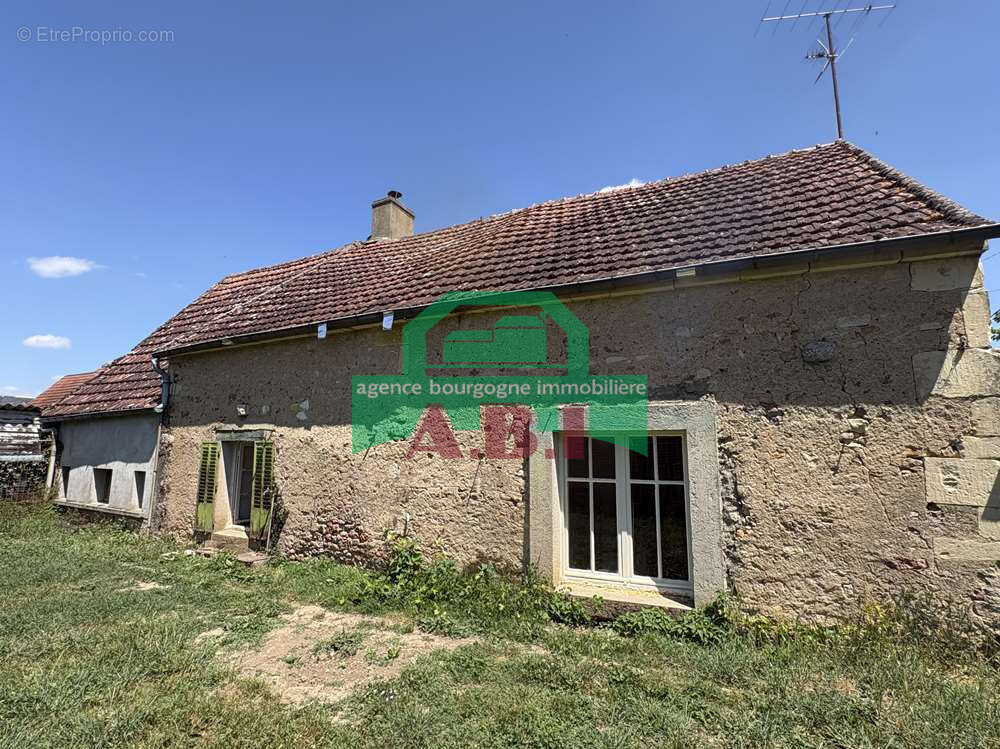 58, à 10mns Clamecy dans le charmant village de Asnois Propriété en pierre de pays avec dépendances sur 510m2 - photo 11