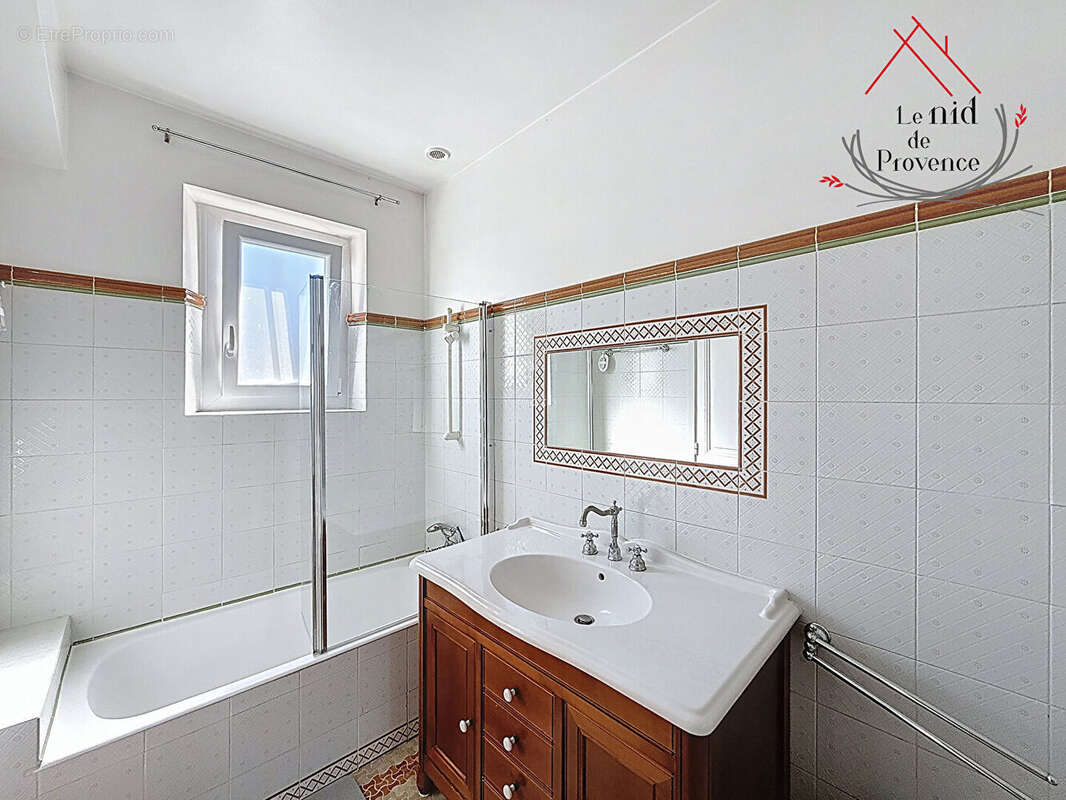 Maison de ville au coeur du village - photo 8