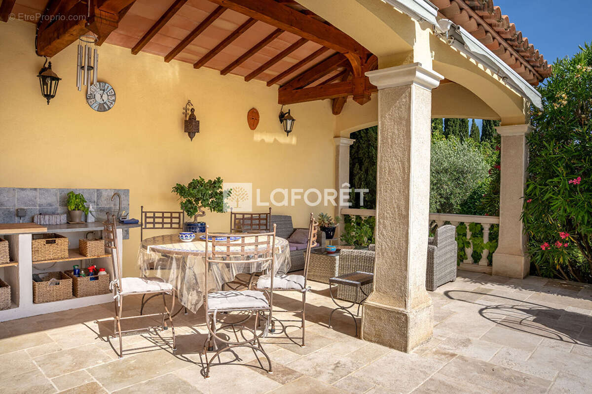 PUGET-VILLE : Bastide Néoprovençale d'exception sur parc de 1.302 m² - photo 6