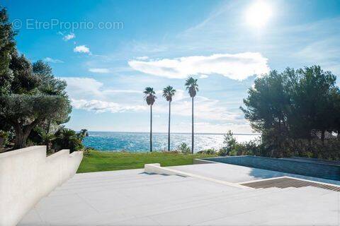 Maison à SAINT-CYR-SUR-MER