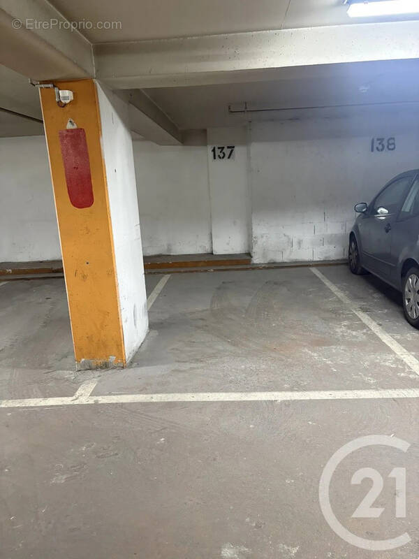 Parking à PARIS-20E