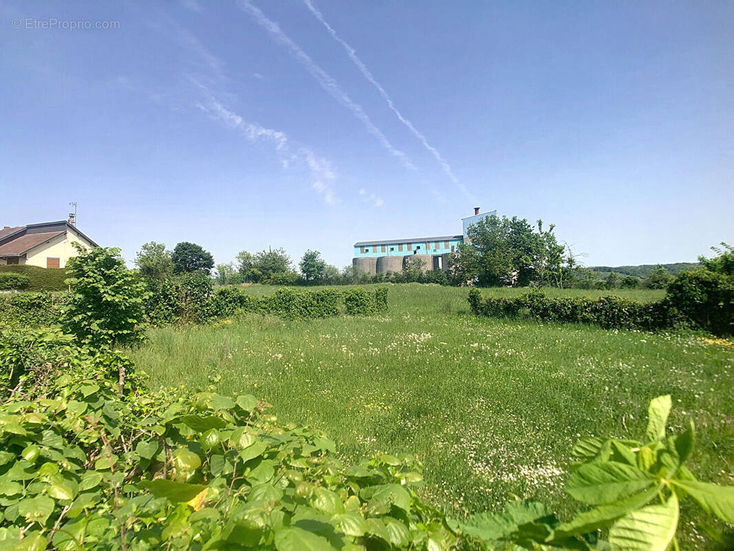 Terrain à VOUZIERS