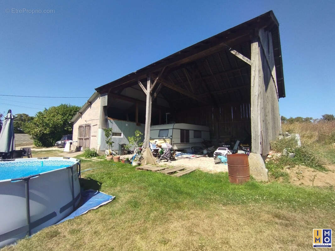 Maison à COUY