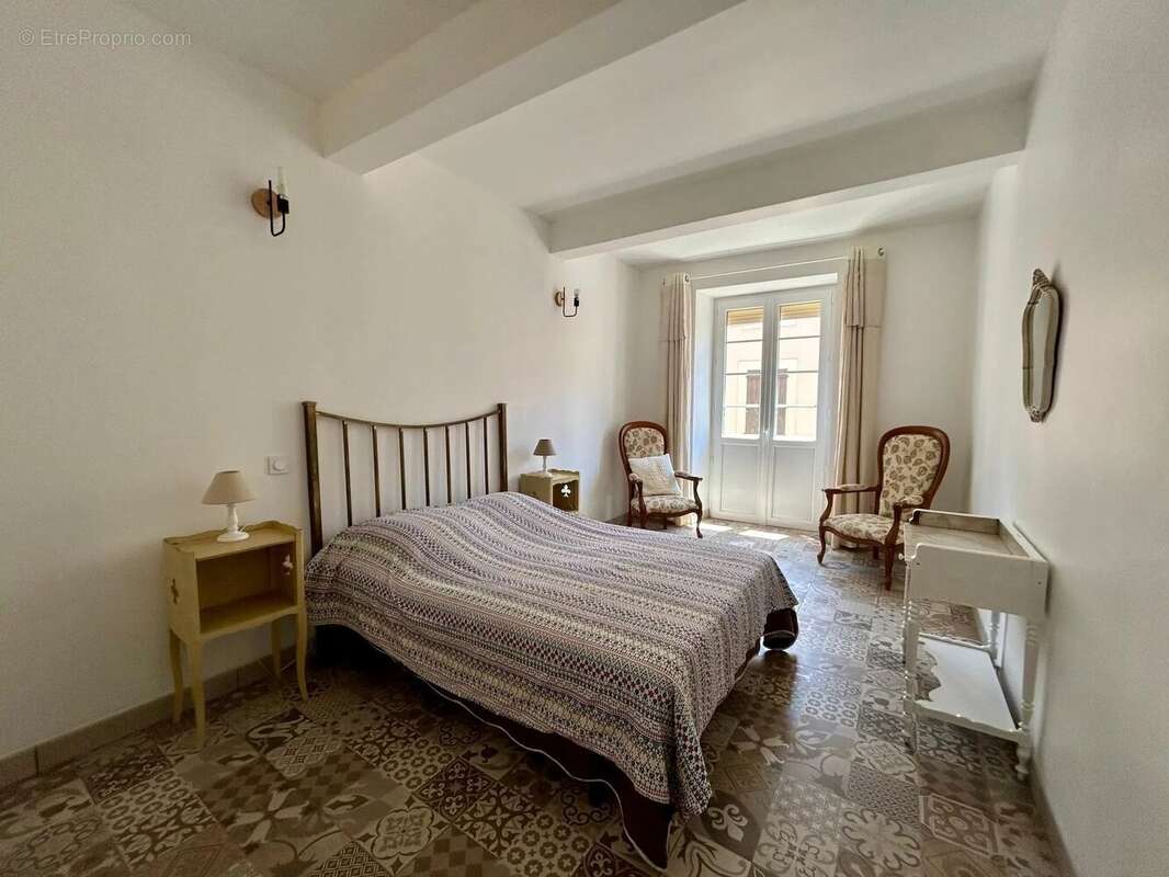 Maison à MONTOULIERS