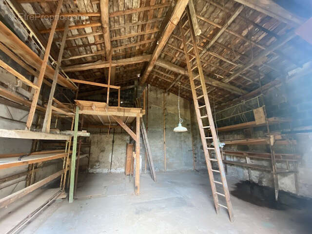 Maison à restaurer avec grange sur terrain de 577 M2 - photo 15