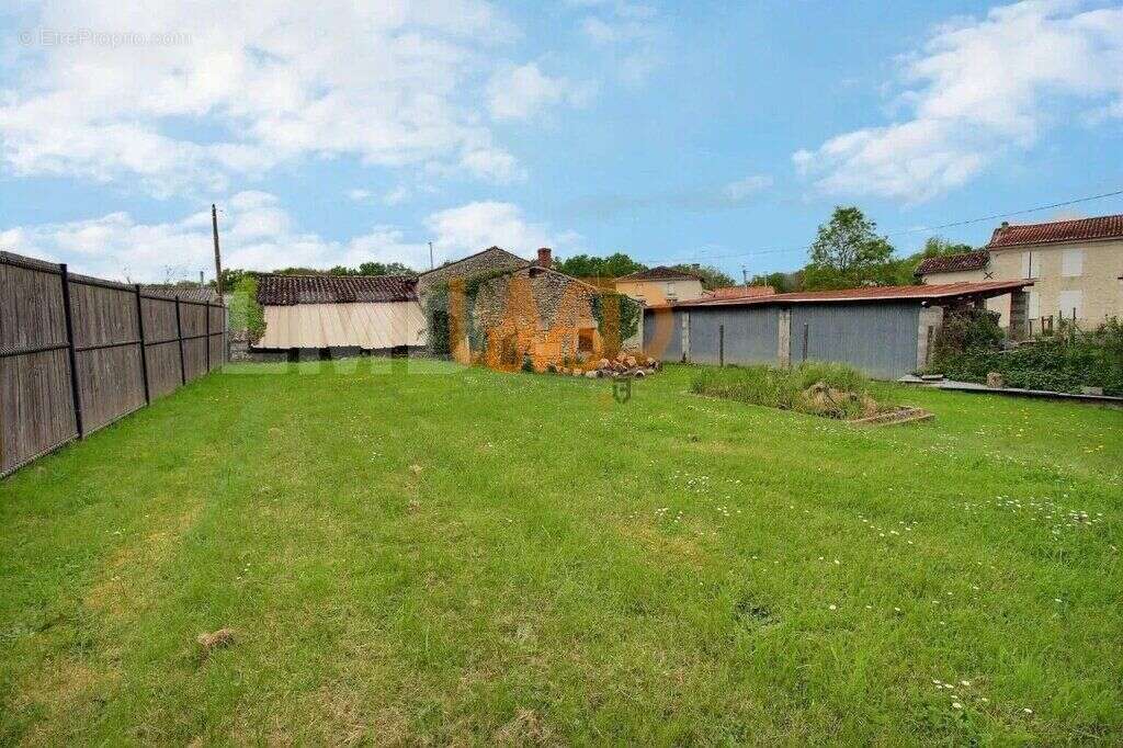 Commerce à LA CHAPELLE-DES-POTS