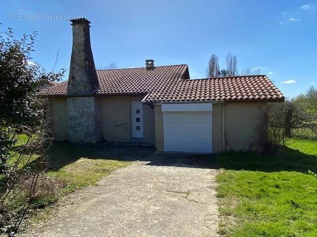 Maison à LE HOUGA