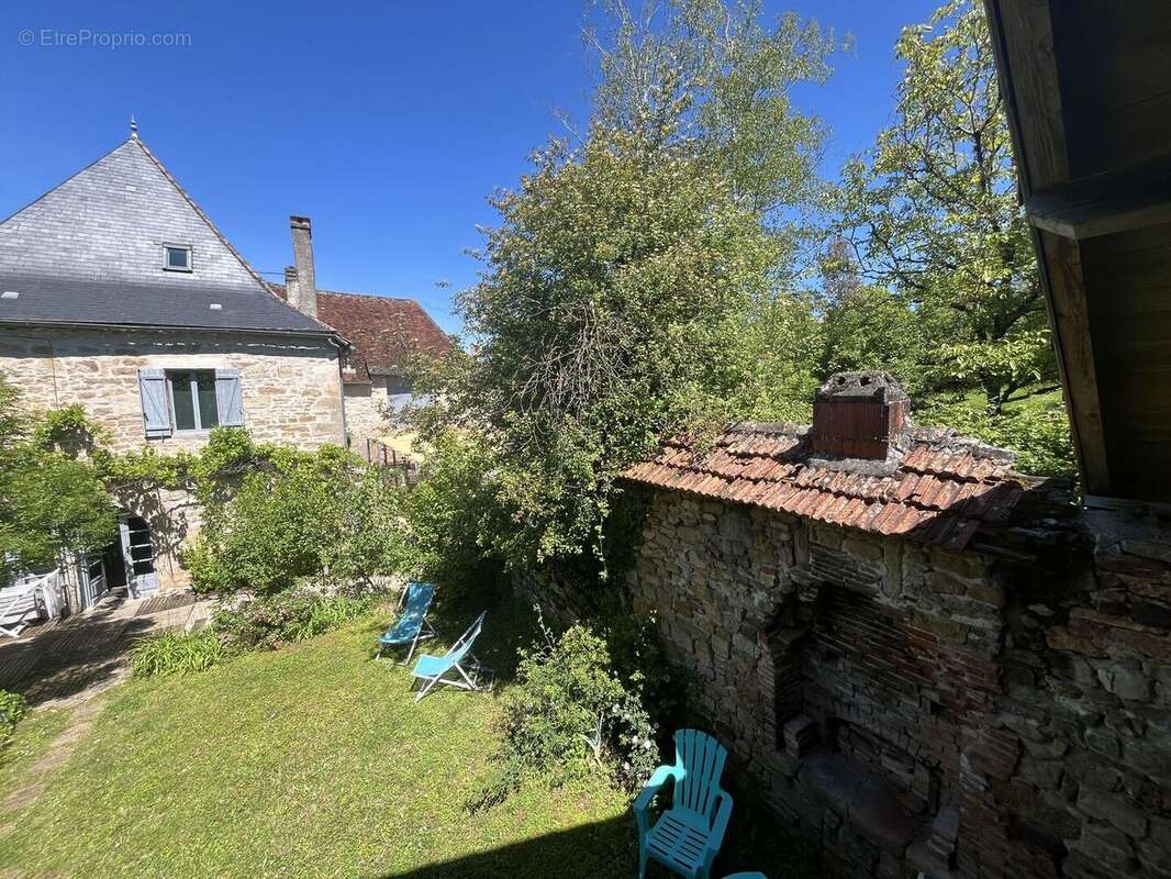 Extérieur + four à pain - Maison à LACAPELLE-MARIVAL