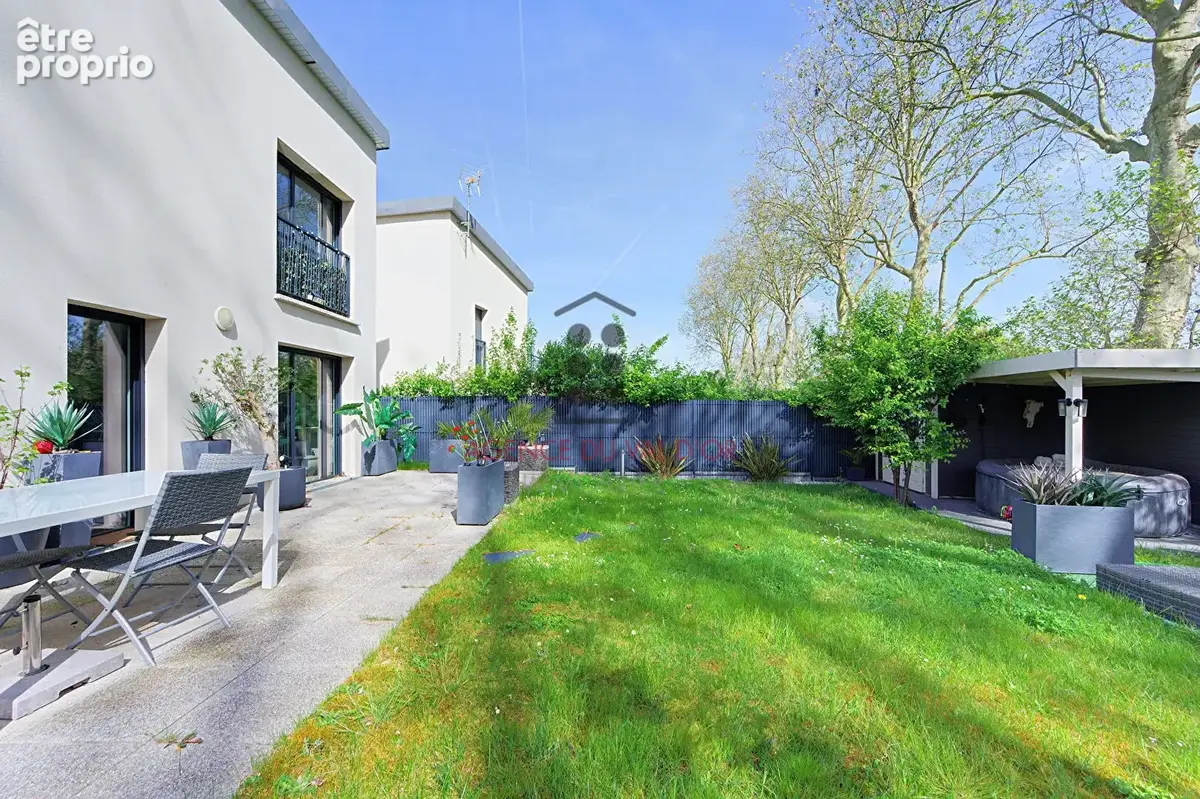 Maison Louveciennes / 4 pièces 107 m2 + 15 m2 de garage / Parfait état - photo 2