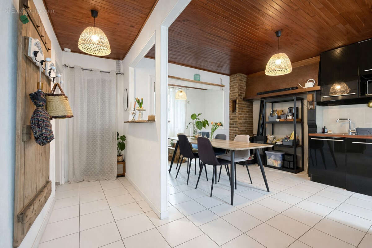 Maison à BESSE-ET-SAINT-ANASTAISE