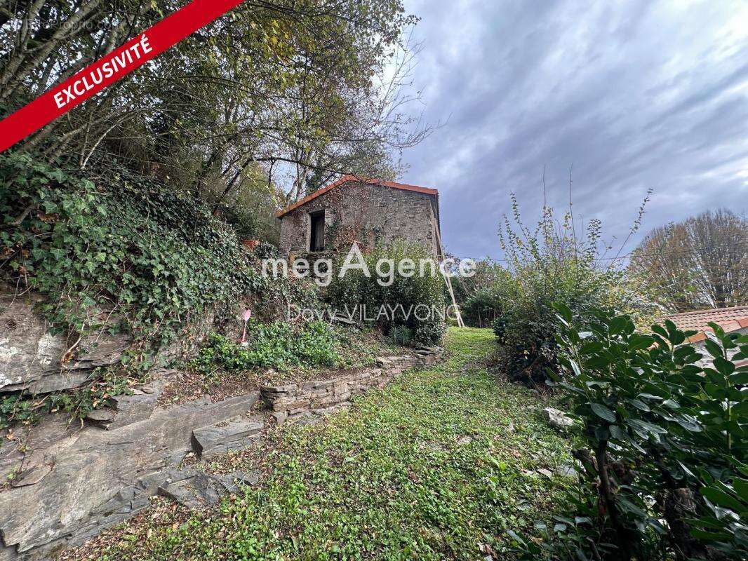 Maison à MONTREVAULT