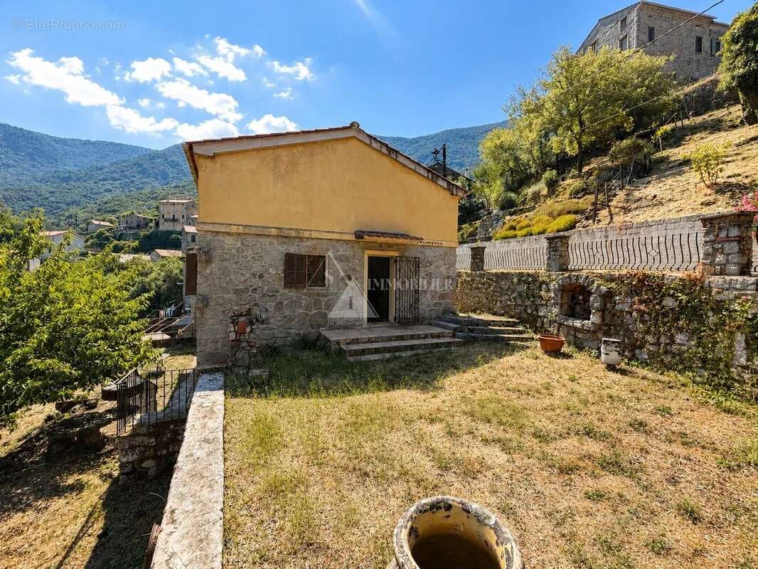Maison de village a renover - toiture neuve - zoza - photo 8