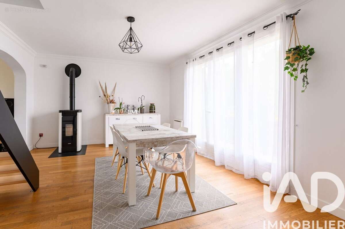 Maison 125 m² à Mareil-En-France  - photo 8