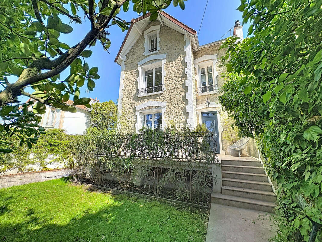 Maison à SAINT-MAUR-DES-FOSSES