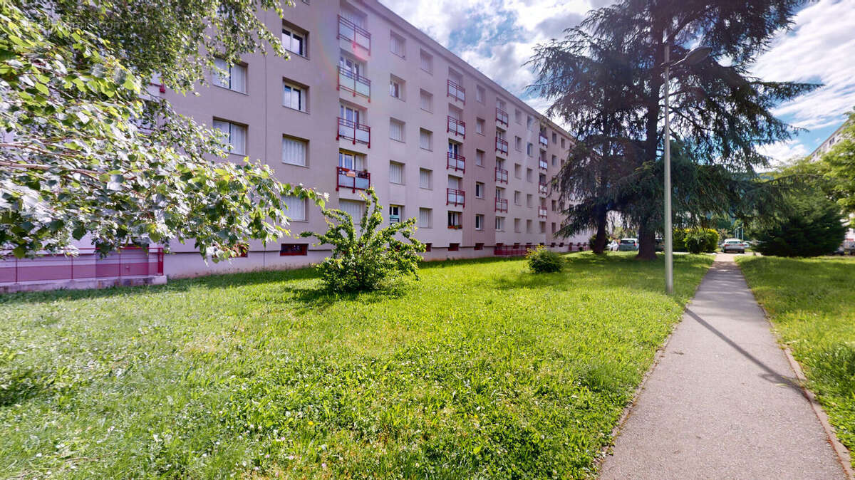Appartement à SAINT-MARTIN-D'HERES