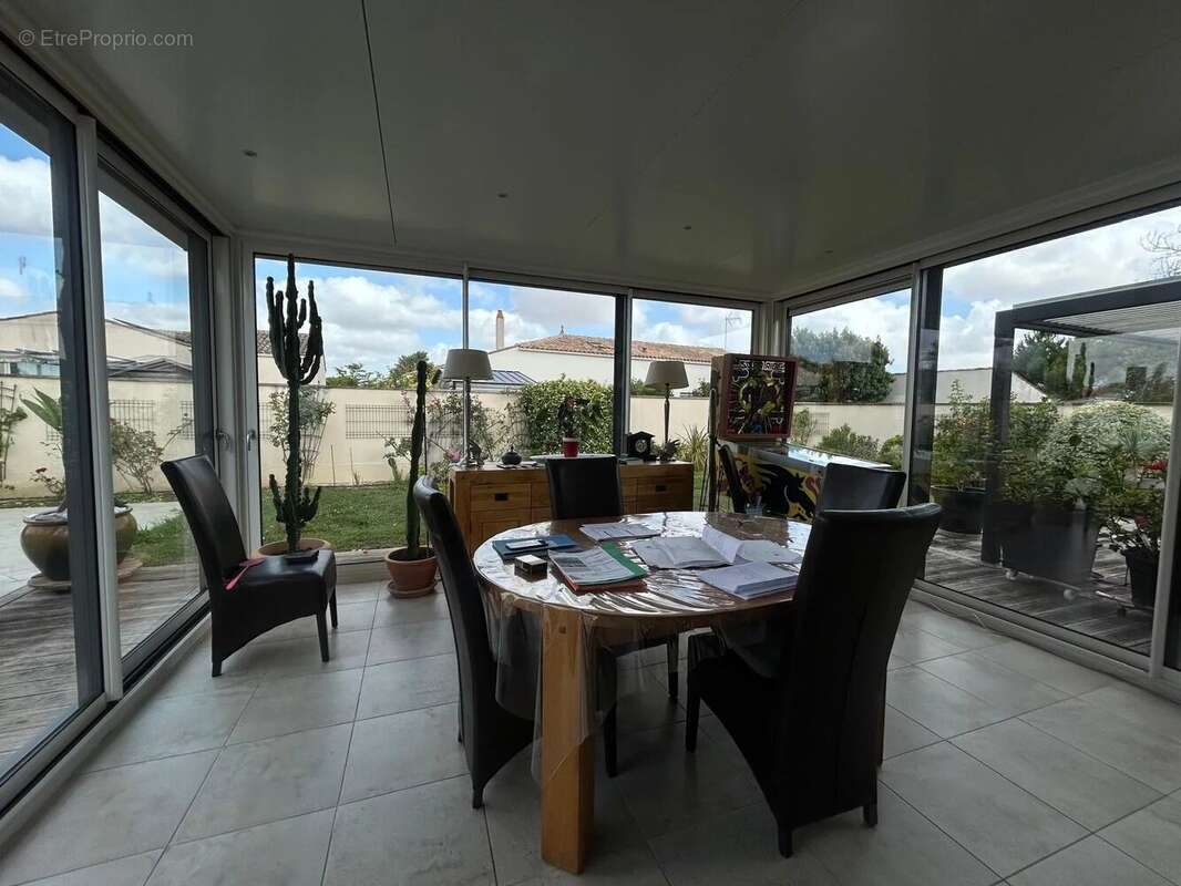 Maison familiale avec piscine et grand jardin arboré - photo 10