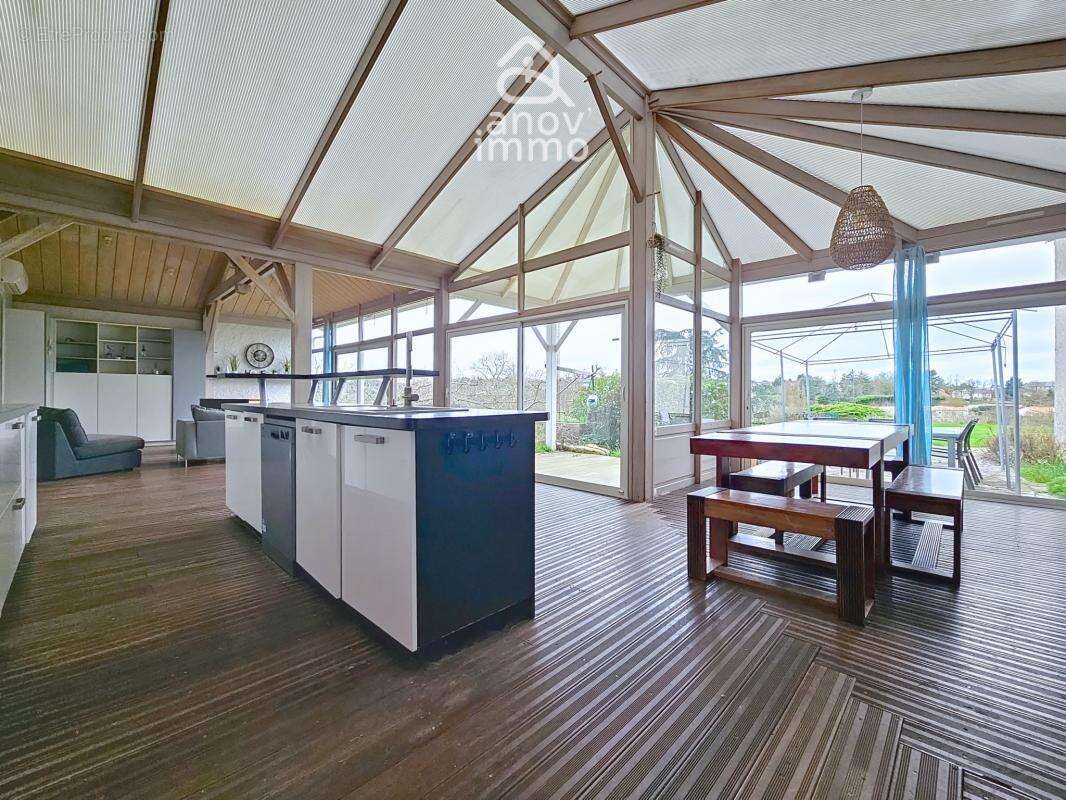 Incroyable propriété de 450m2 et 17000m2 de terrain - photo 5