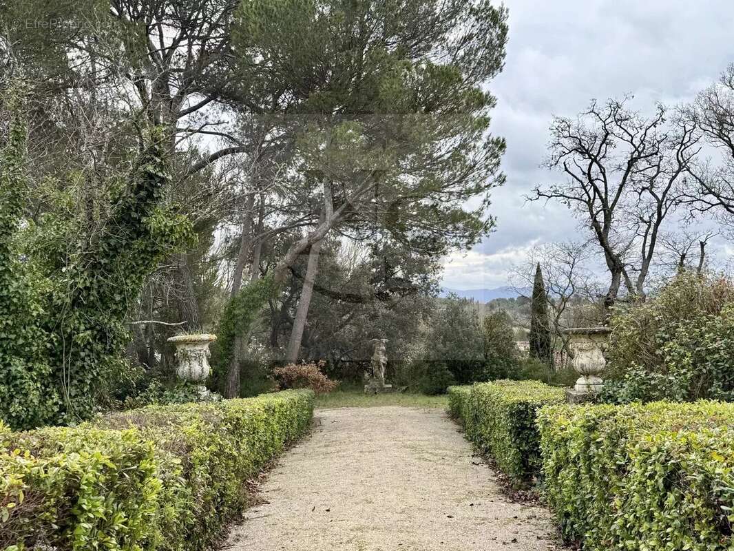 Aix-en-provence / propriété du xviiie siècle - domaine sécurisé avec dépendances - 5 minutes centre- ville - photo 4
