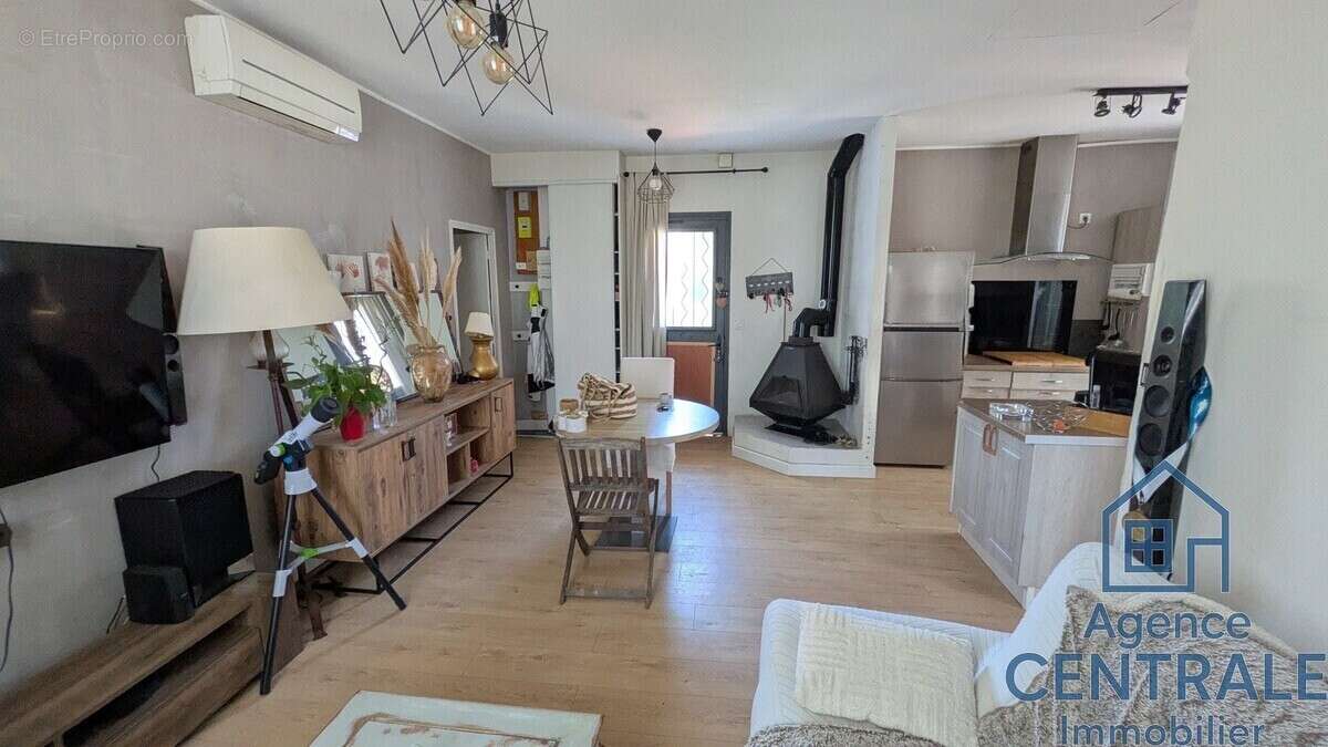 Maison à SAINT-CYR-SUR-MER