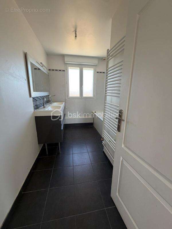 Maison familiale récente – 5 chambres – Pompe à chaleur – À 2 minutes de la gare d'Auneau - photo 10