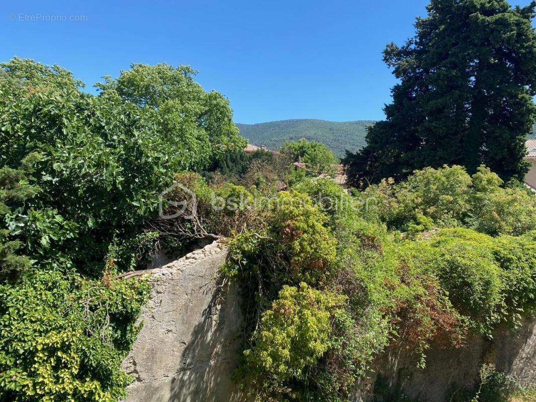 Appartement à SIGNES