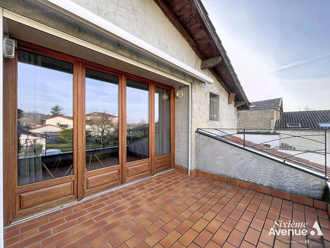 Maison de village de 240 m² utiles (5 chambres) + garage et appartement séparé de  69 m² (1 chambre) - photo 7