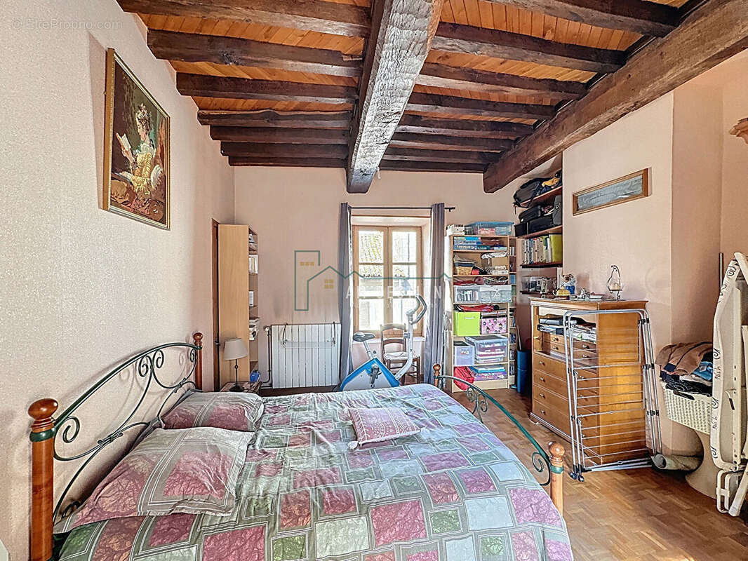 Maison à SAINT-LAURENT-SUR-GORRE