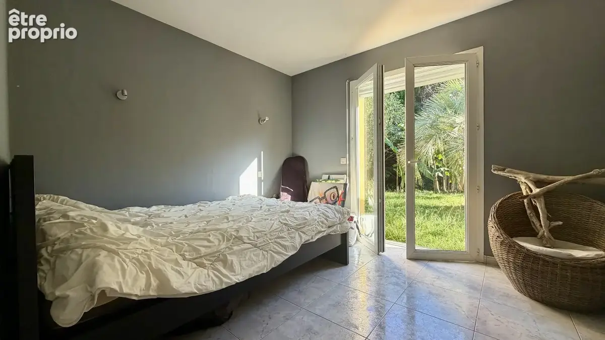 Maison T6 de 175 m² avec piscine plein sud, pool house et jacuzzi sur un terrain de 3 500 m² - photo 15