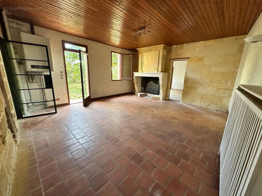 Maison à COUTRAS
