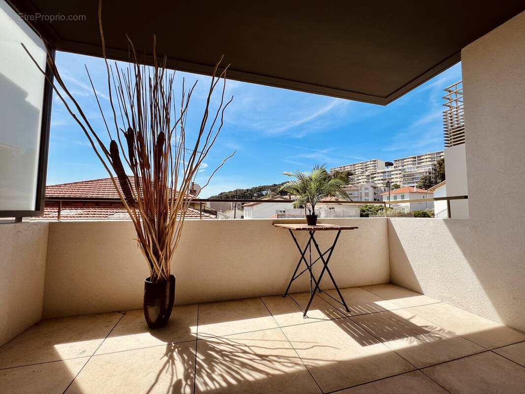 Appartement à SAINT-LAURENT-DU-VAR