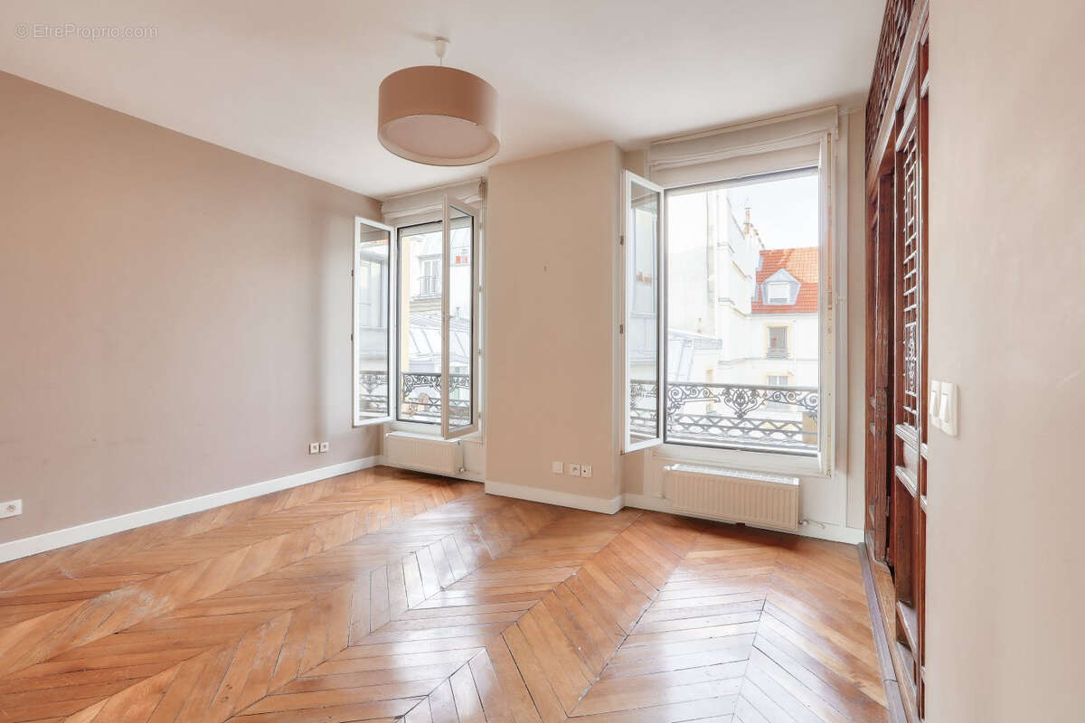 Appartement à PARIS-2E