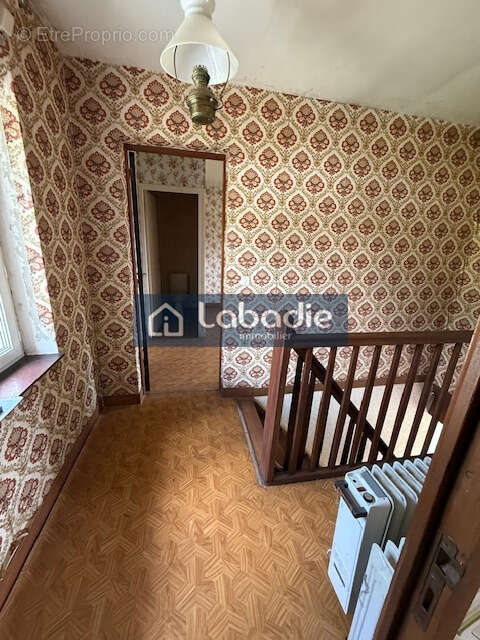 Au calme, à la campagne, maison en pierres à rénover, terrain de 800m2. - photo 6