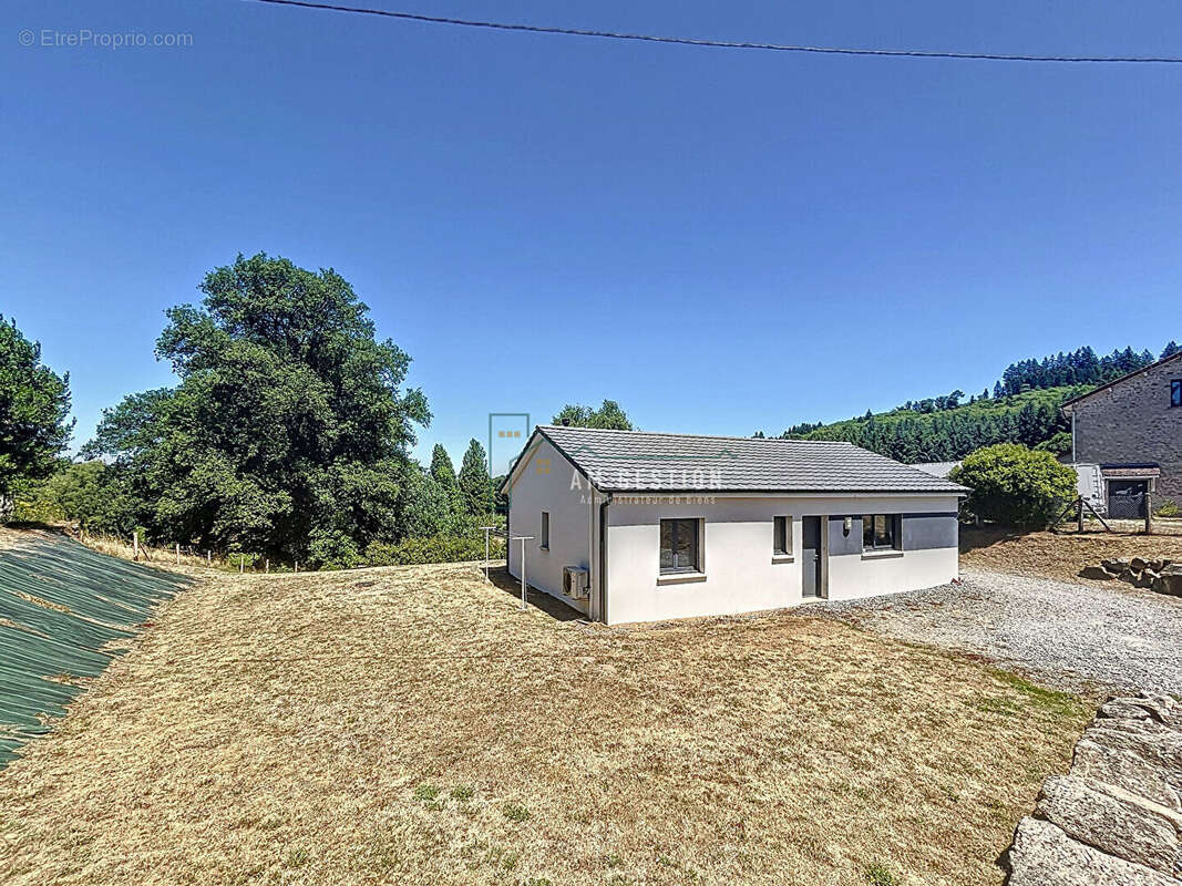 Maison à COMPREIGNAC