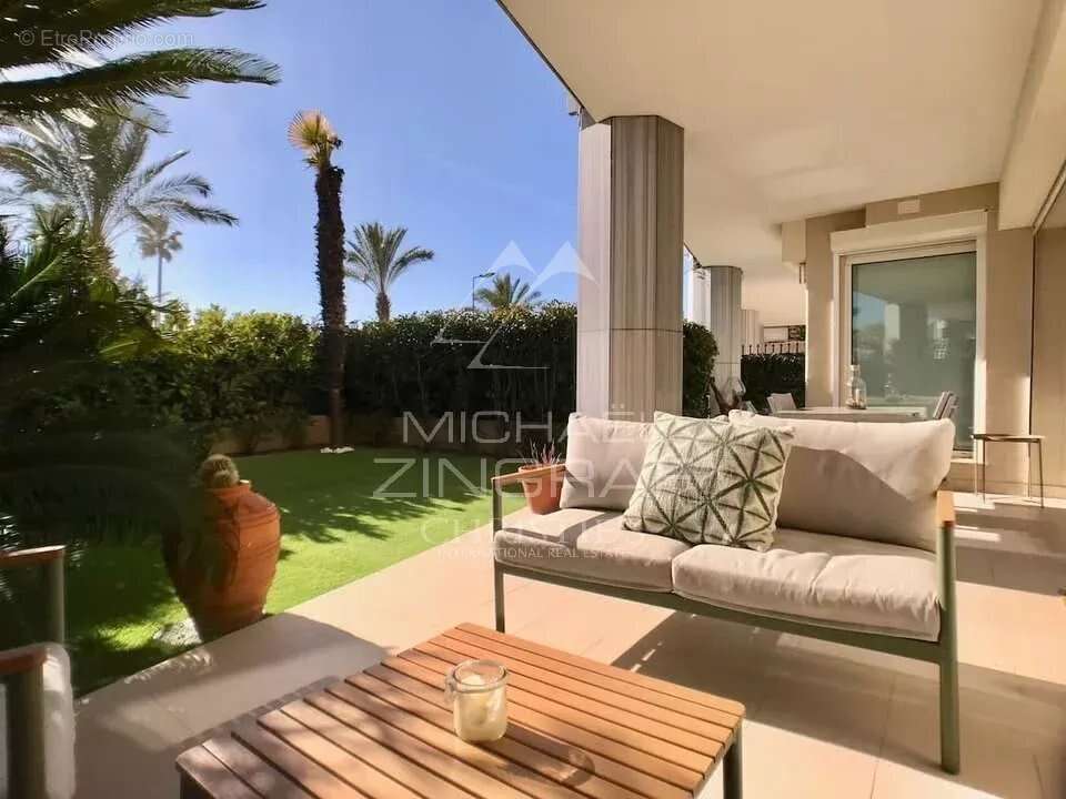 Appartement à VALLAURIS
