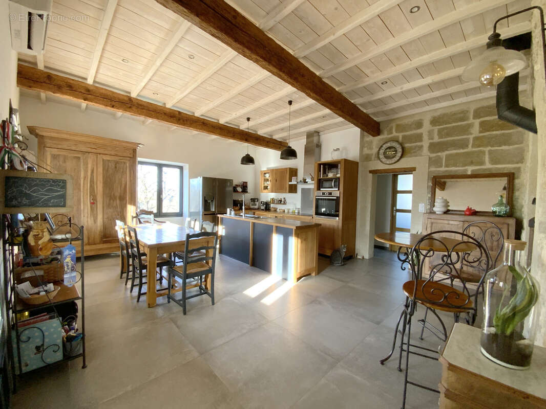 Maison de village en pierre avec terrain et piscine. - photo 4