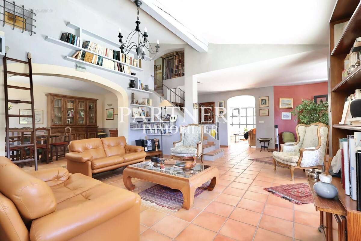 Maison à LE THOLONET