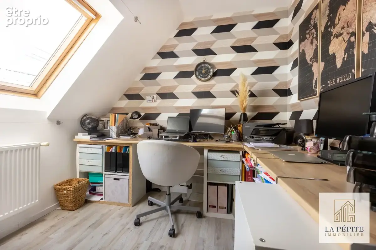 EXCLUSIVITE - Maison semi individuelle de 106m2 - 4 chambres - 1 bureau - jardin - garage - 2 places de statio - photo 8